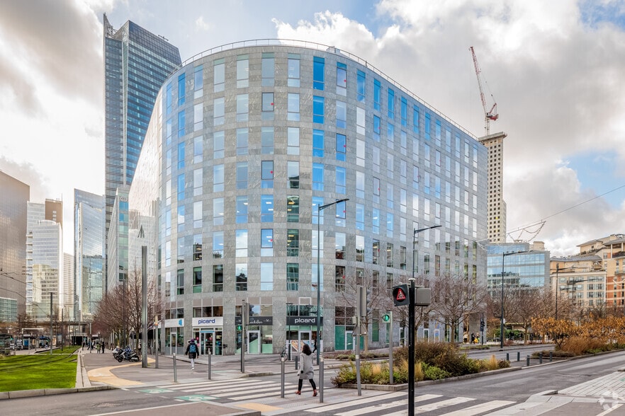 2-14 rue Berthelot, Courbevoie à louer - Photo principale – Image 1 sur 4