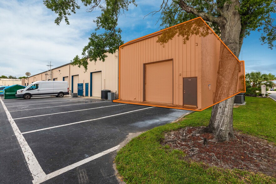 12155 Metro Pky, Fort Myers, FL à louer - Photo de l’immeuble – Image 2 sur 56