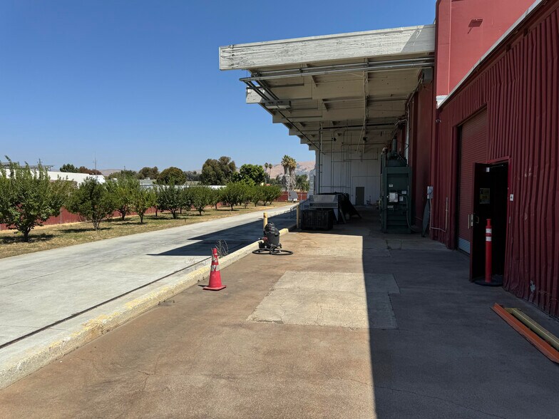 1885 Las Plumas Ave, San Jose, CA à vendre - Photo de l’immeuble – Image 3 sur 47