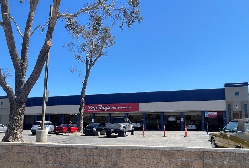2050 W Florida Ave, Hemet, CA à vendre - Photo de l’immeuble – Image 2 sur 7