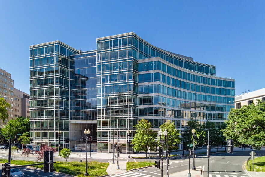 2200 Pennsylvania Ave NW, Washington, DC à louer - Photo de l’immeuble – Image 2 sur 4
