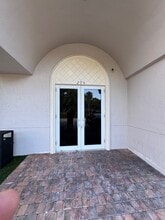 290 SW 12th Ave, Deerfield Beach, FL à louer Photo intérieure– Image 2 sur 15