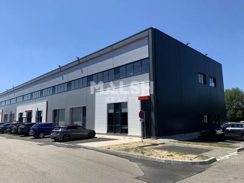 Local d’activités dans Meyzieu à louer - Photo de l’immeuble – Image 2 sur 12