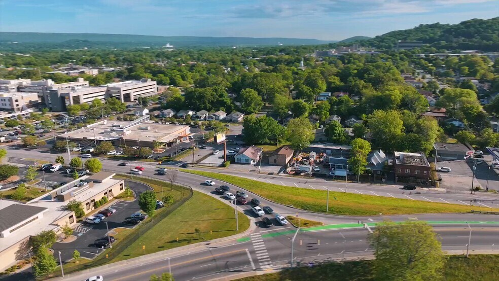 2507 McCallie Ave, Chattanooga, TN à vendre - Vidéo sur l’annonce professionnelle – Image 2 sur 33