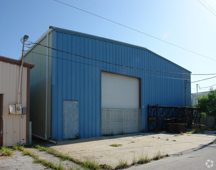 1942 Dana Dr, Fort Myers, FL à louer - Photo de l’immeuble – Image 2 sur 10