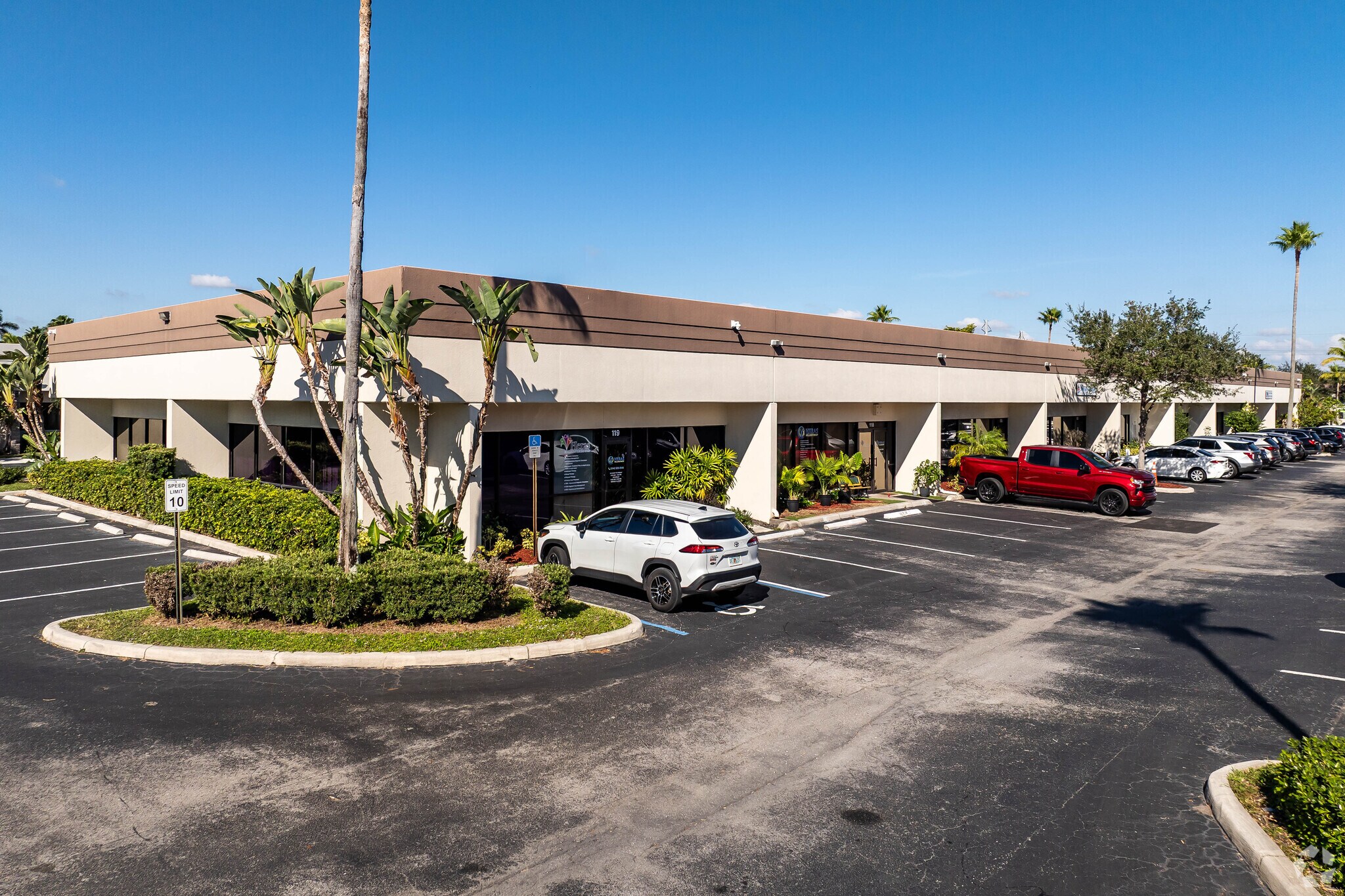 5400 S University Dr, Davie, FL à louer Photo de l’immeuble– Image 1 sur 8