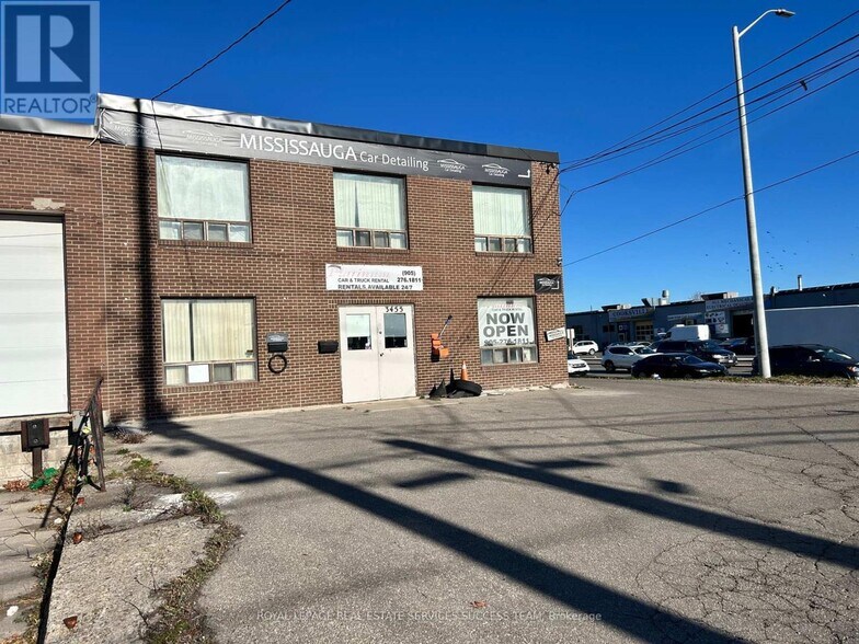 3455 Wolfedale Rd, Mississauga, ON à louer - Photo de l’immeuble – Image 2 sur 4