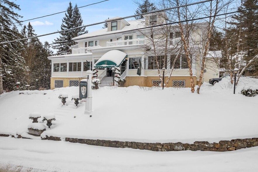 39 Interlaken Ave, Lake Placid, NY à vendre - Photo principale – Image 2 sur 80