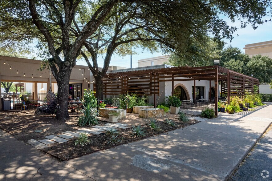 4323 S I-35, Austin, TX à louer - Photo de l’immeuble – Image 3 sur 33