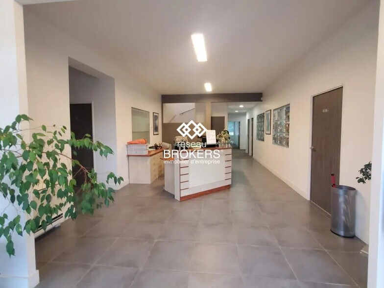 Bureau dans Challes-les-Eaux à vendre - Hall d’entrée – Image 1 sur 7