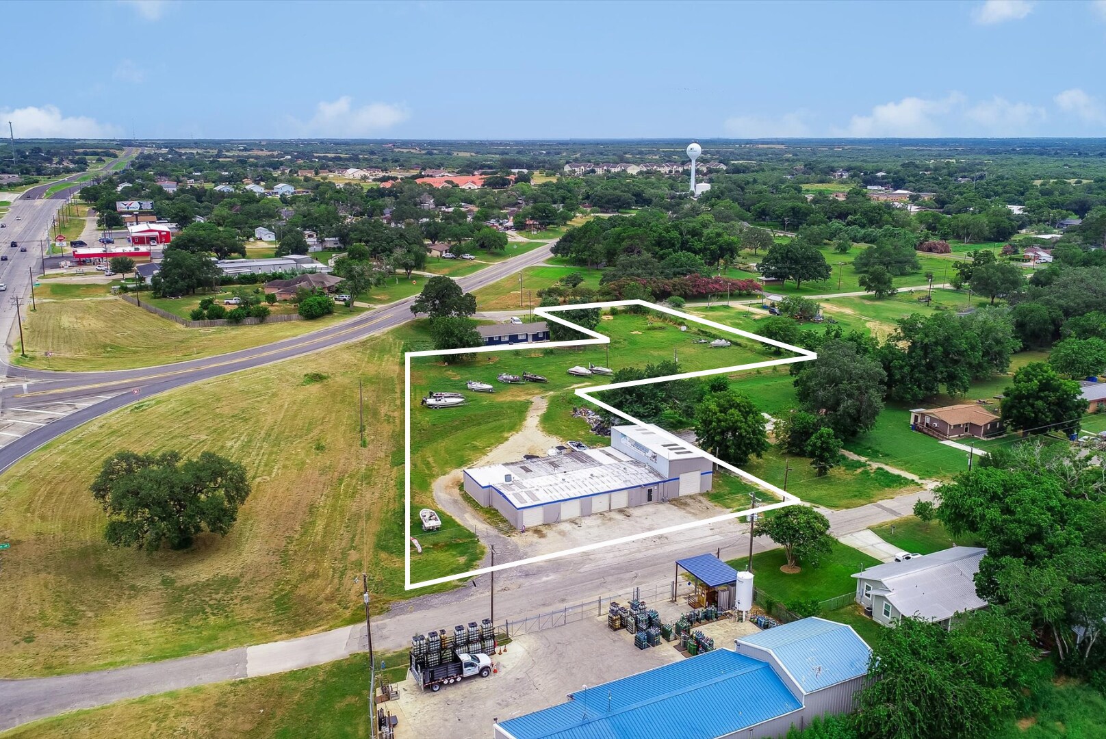 1610 E St, Floresville, TX à vendre Photo de l’immeuble– Image 1 sur 13