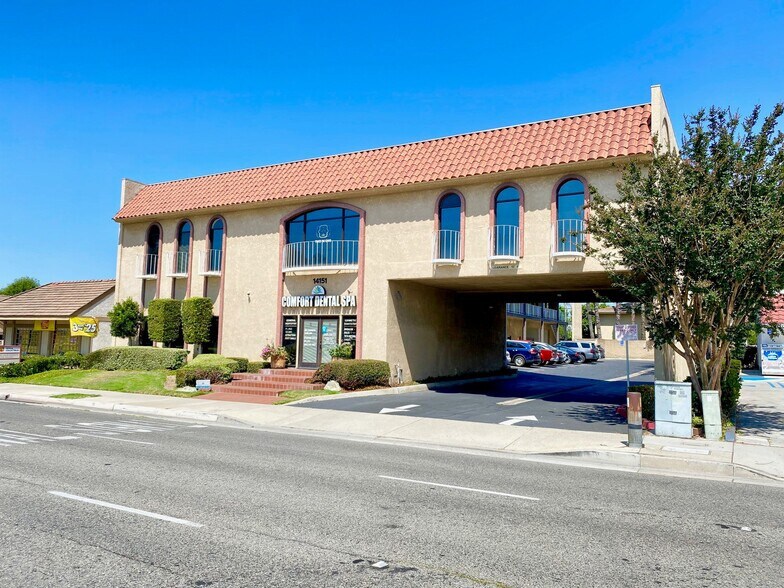 14151 Newport Ave, Tustin, CA à louer Photo de l’immeuble– Image 1 sur 1