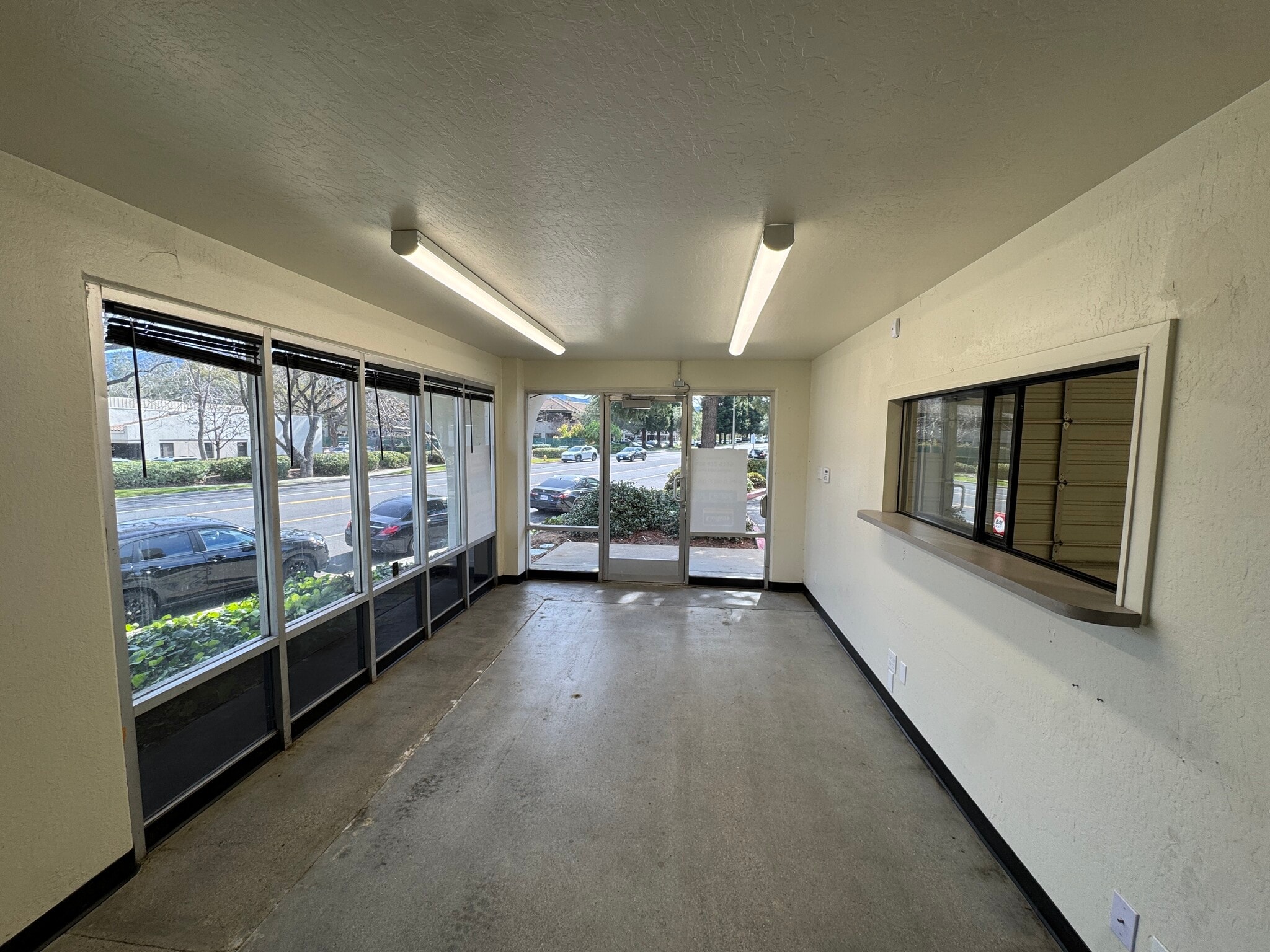 805 University Ave, Los Gatos, CA à louer Hall d’entrée– Image 1 sur 2