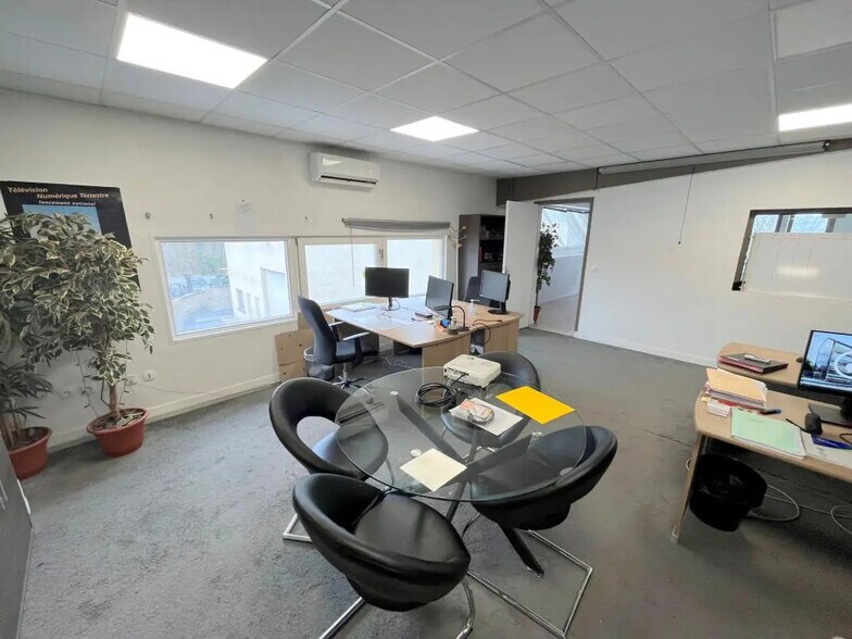 Bureau dans Morainvilliers à louer - Photo de l’immeuble – Image 3 sur 4