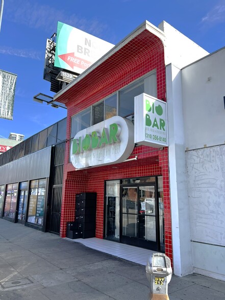 11966 Wilshire Blvd, Los Angeles, CA à louer - Photo de l’immeuble – Image 2 sur 5