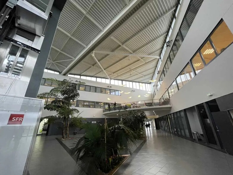 Bureau dans Isneauville à louer - Photo de l’immeuble – Image 3 sur 7