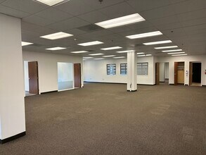 6443 SW Beaverton Hillsdale Hwy, Portland, OR à louer Photo intérieure– Image 2 sur 4
