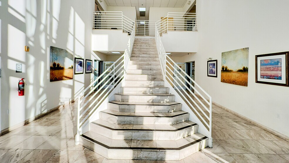 3585 E Flamingo Rd, Las Vegas, NV à louer - Hall d’entrée – Image 3 sur 10