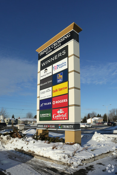 4210-4312 Innes Rd, Ottawa, ON à louer - Photo de l’immeuble – Image 2 sur 11