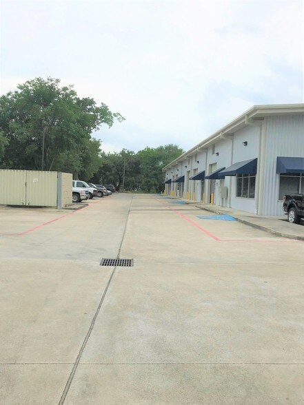 7102 Brookside Rd, Pearland, TX à louer - Photo de l’immeuble – Image 2 sur 4