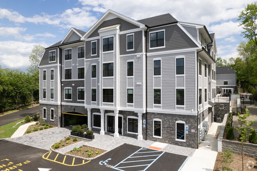 8 Tice Rd, Franklin Lakes, NJ à vendre - Photo principale – Image 1 sur 29