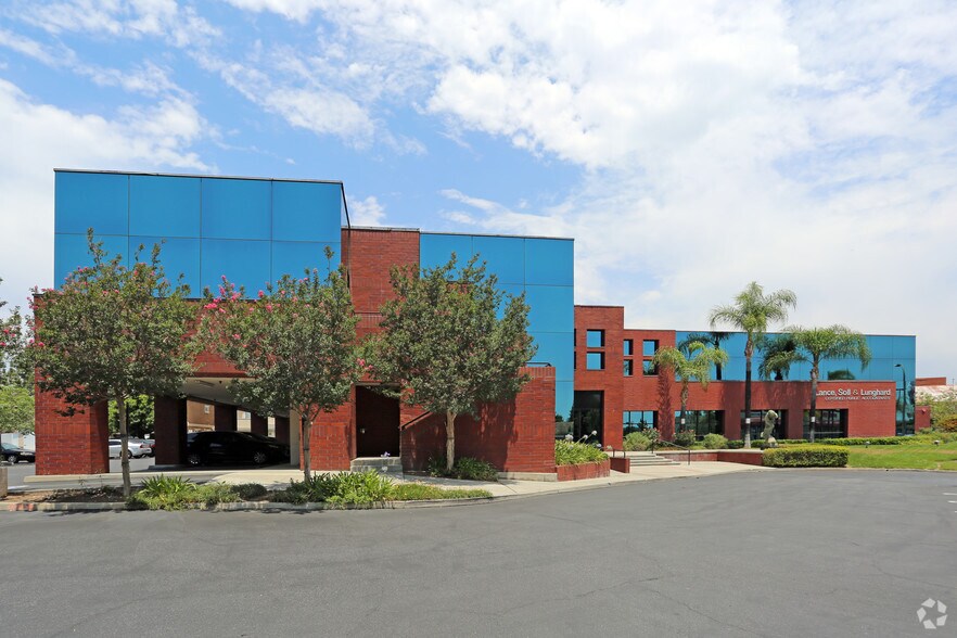 203 N Brea Blvd, Brea, CA à vendre - Photo de l’immeuble – Image 2 sur 13