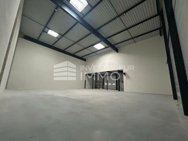 Plus de détails pour Bureau, Local d'activités à louer