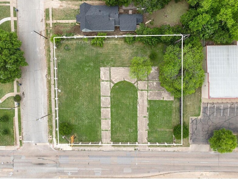 2217 W Waco, Waco, TX à vendre - Photo de l’immeuble – Image 1 sur 4