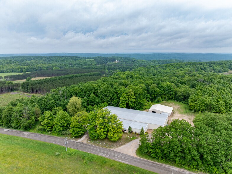 3166 Muckle Rd, Central Lake, MI à louer - Photo de l’immeuble – Image 3 sur 33