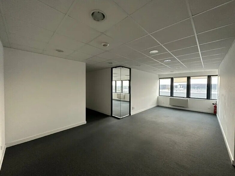 Bureau dans Entzheim à louer - Photo de l’immeuble – Image 3 sur 8