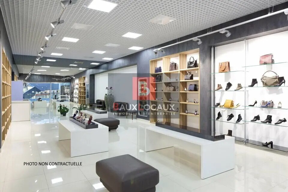 Local commercial dans Salon-de-Provence à louer Photo de l’immeuble– Image 1 sur 4