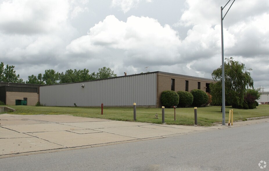 1200-1240 Valley Belt Rd, Brooklyn Heights, OH à louer - Photo de l’immeuble – Image 3 sur 6