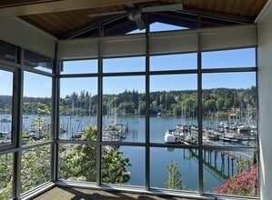 187 Parfitt Way SW, Bainbridge Island, WA à louer Photo de l’immeuble– Image 1 sur 7
