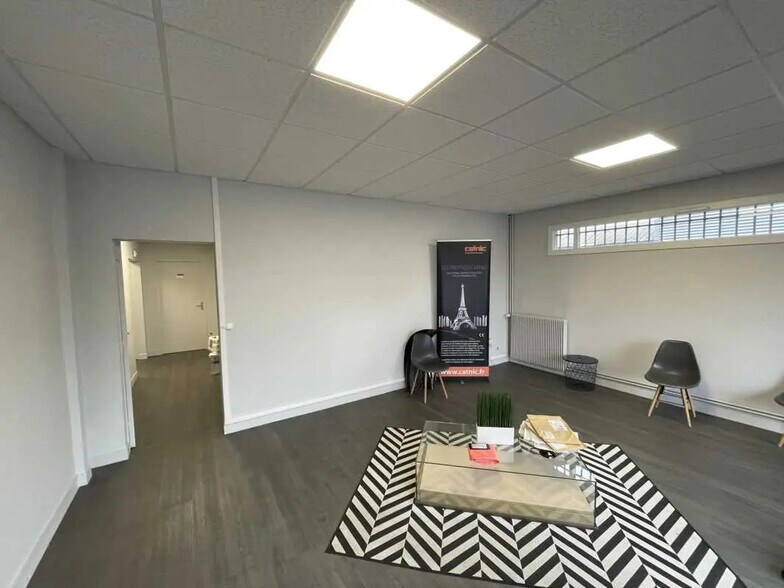 Bureau dans Saint-Étienne-du-Rouvray à louer - Photo de l’immeuble – Image 2 sur 9