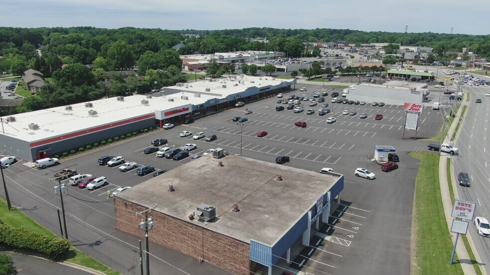 3917-3933 W Gate City Blvd, Greensboro, NC à vendre - Vidéo sur l’annonce professionnelle – Image 2 sur 5