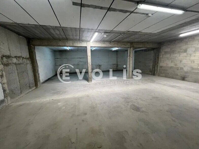 Local d'activités dans Valenton à vendre - Photo de l’immeuble – Image 2 sur 9