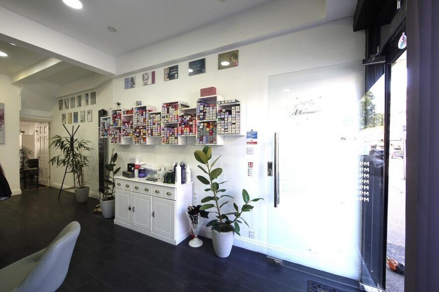 High Rd, Londres à louer - Photo de l’immeuble – Image 3 sur 12