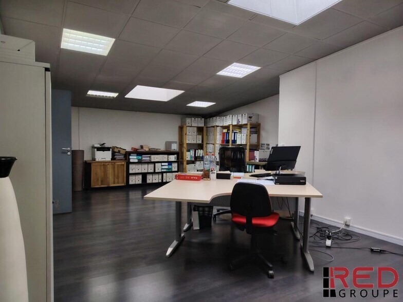 Bureau dans Venelles à louer - Photo intérieure – Image 2 sur 4