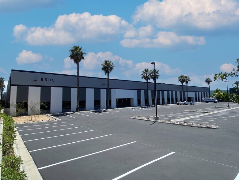 9605 Airway Rd, San Diego, CA à louer - Photo de l’immeuble – Image 2 sur 9