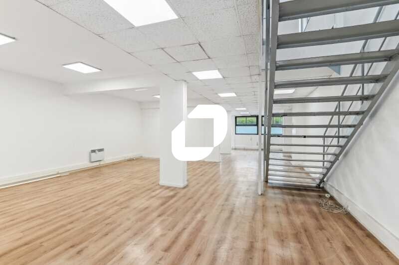 Bureau dans Courbevoie à vendre - Photo de l’immeuble – Image 1 sur 17