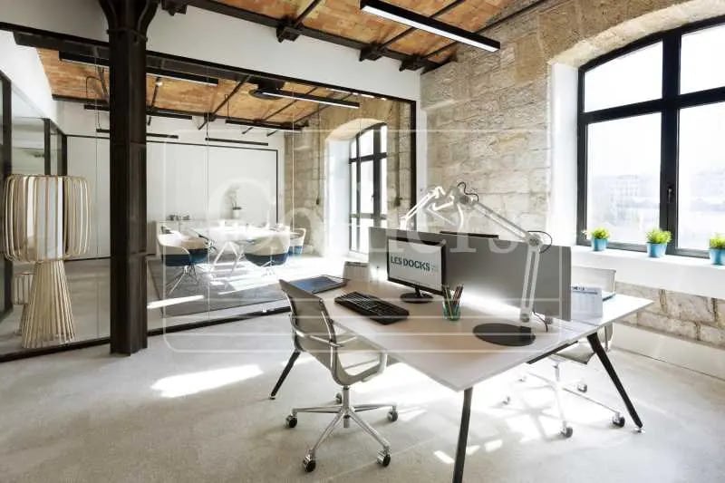 10 Place De La Joliette, Marseille à louer - Photo de l’immeuble – Image 2 sur 15
