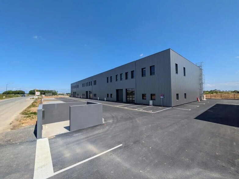 Local commercial dans BRETTEVILLE-SUR-ODON à louer - Photo de l’immeuble – Image 1 sur 5