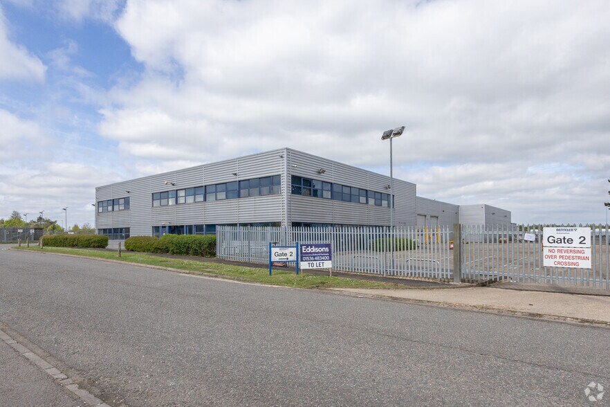 Pywell Rd, Corby à vendre - Photo principale – Image 2 sur 15