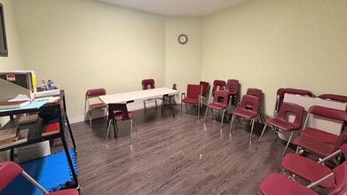 1295 Eglinton Ave, Mississauga, ON à louer Photo intérieure– Image 1 sur 9