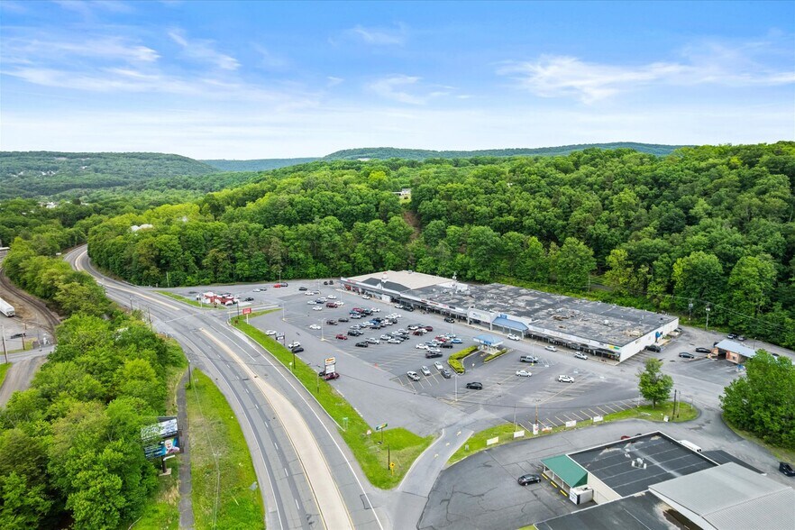 44 Kings Vlg, Minersville, PA à vendre - Photo de l’immeuble – Image 1 sur 11