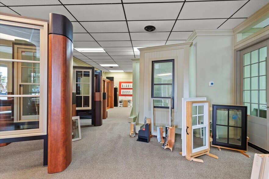 2107 Whitesburg Dr SE, Huntsville, AL à louer - Photo de l’immeuble – Image 3 sur 9