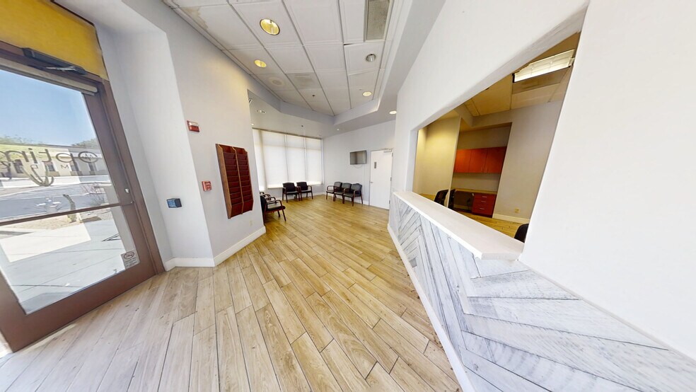 5981 E Grant Rd, Tucson, AZ à vendre - Photo intérieure – Image 3 sur 5