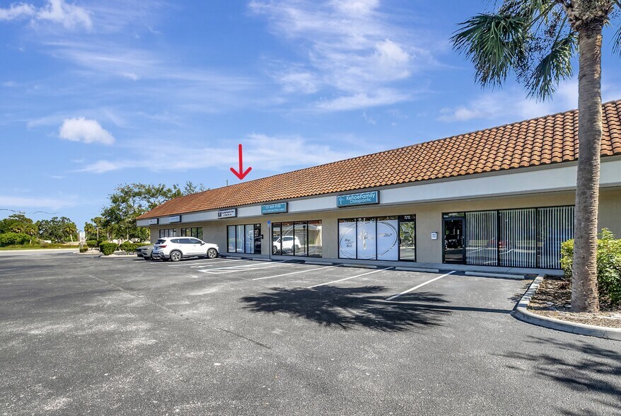 7204 Massachusetts Ave, New Port Richey, FL à louer - Photo de l’immeuble – Image 3 sur 26