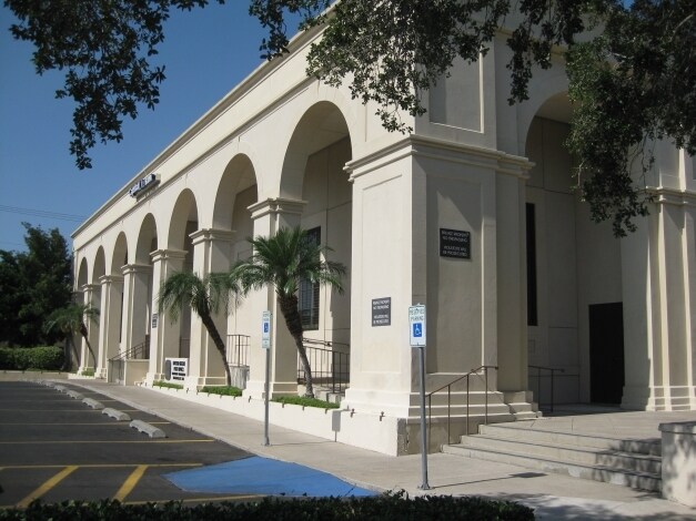 221 E Van Buren Ave, Harlingen, TX à louer - Photo de l’immeuble – Image 2 sur 7