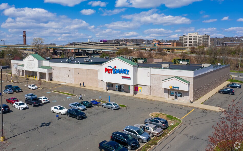 425-575 Bank St, Waterbury, CT à louer - Photo de l’immeuble – Image 3 sur 7